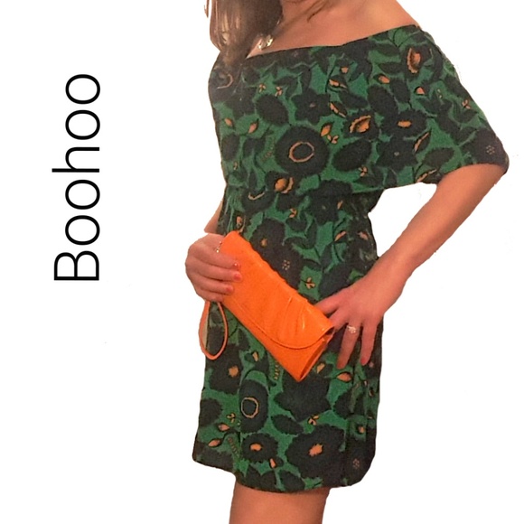 Boohoo Dresses & Skirts - NWT Boohoo off the shoulder dress green & navy, M
